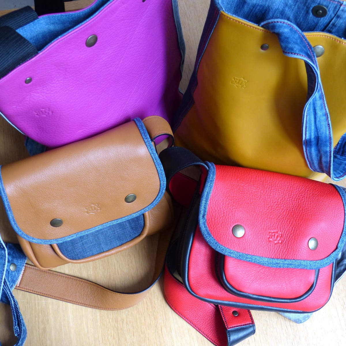 Sacs en cuir et jean recyclés par Histoires de Cuirs